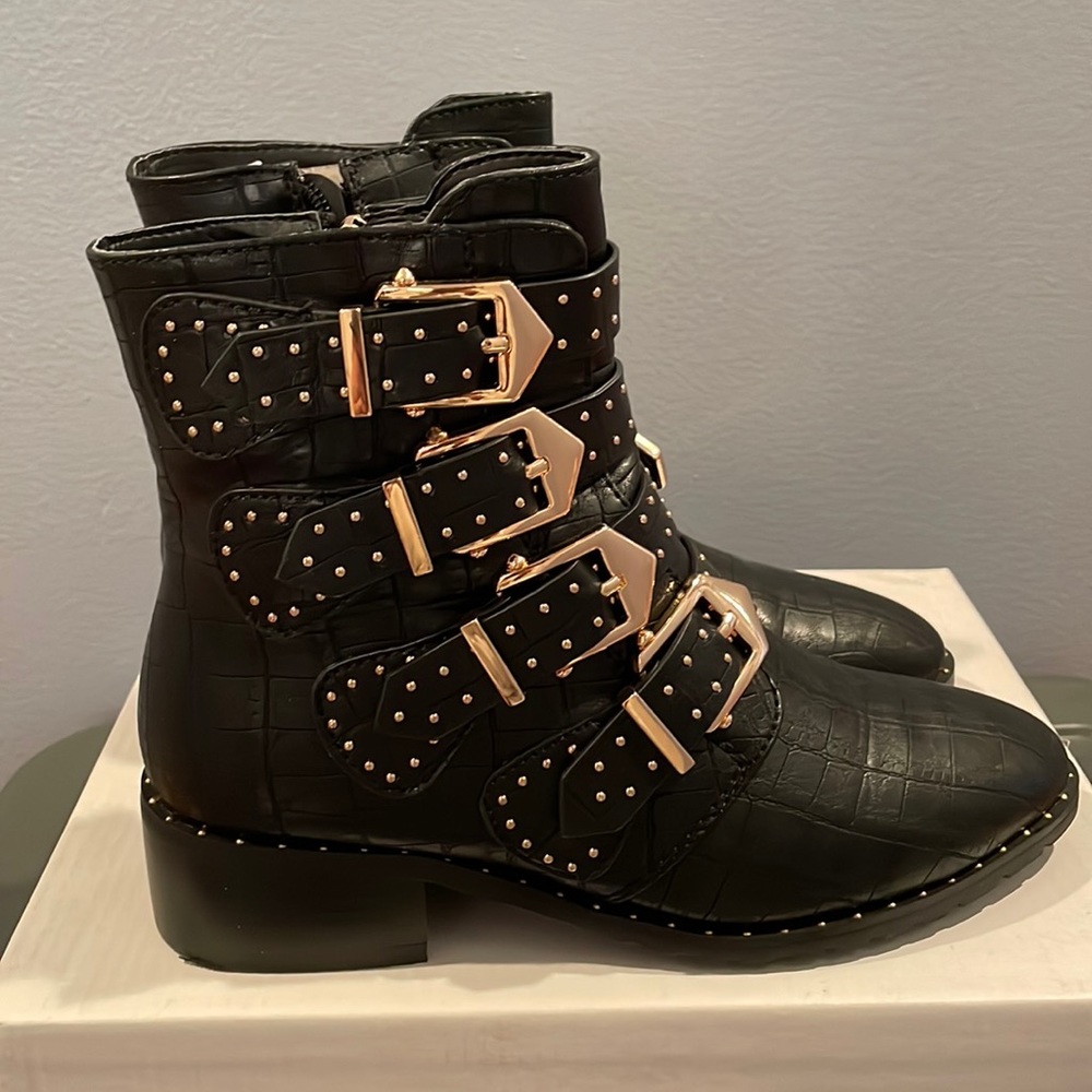 Gold Accent Boots!